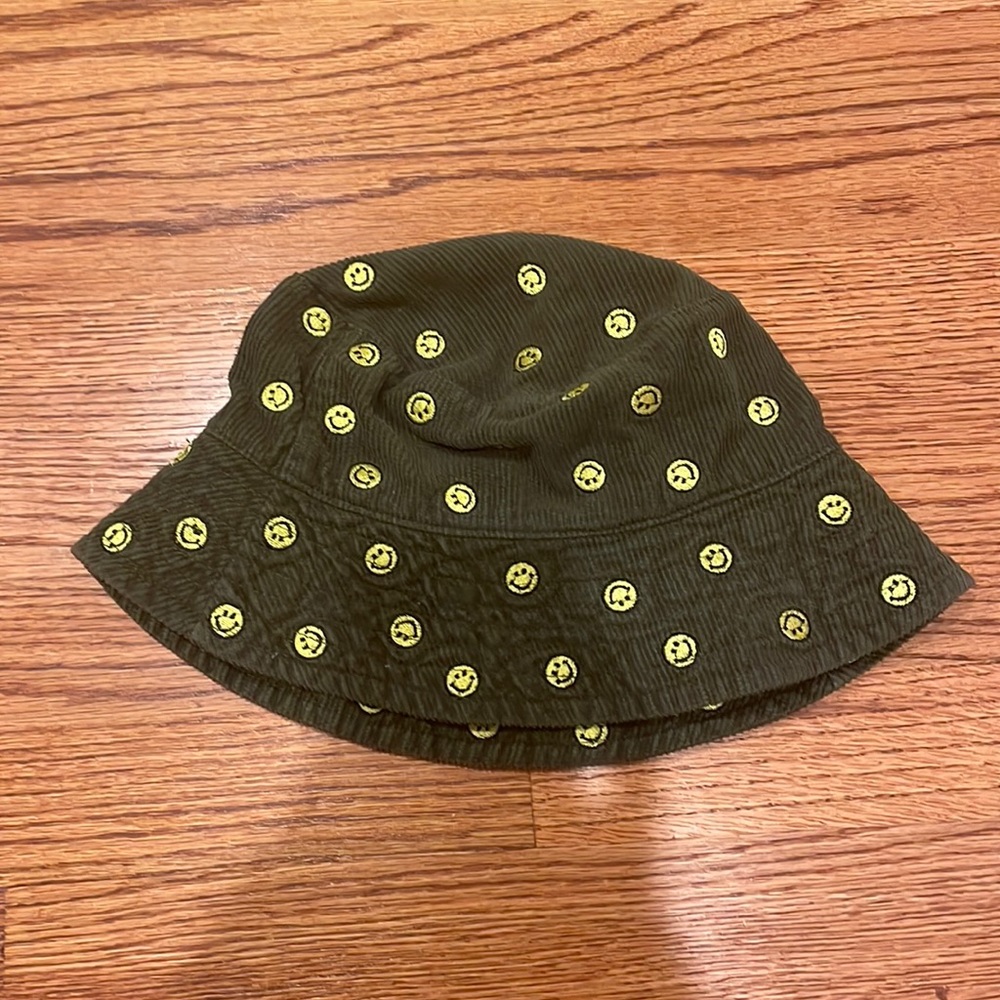 Urban Outfliters Dark Green Smile Face Bucket Hat One Size